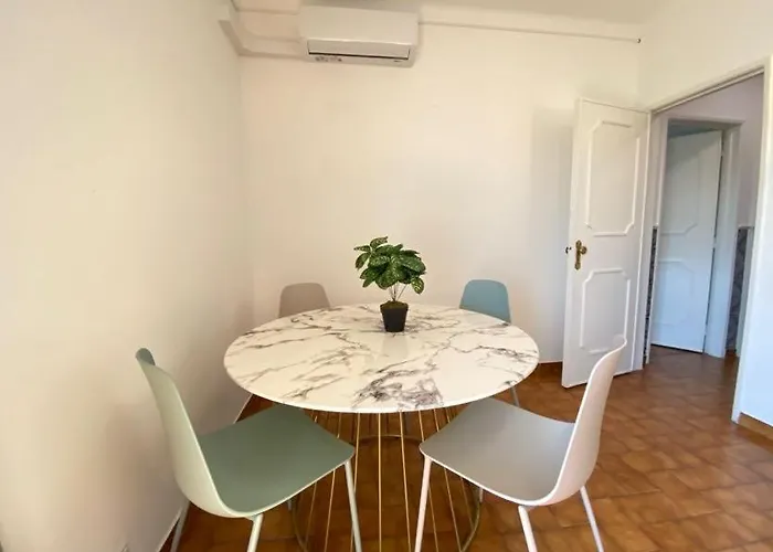 アパート Sunset セトゥーバル