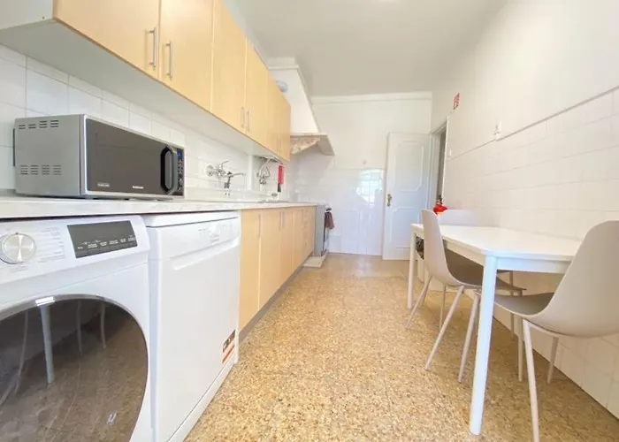 アパート Sunset セトゥーバル